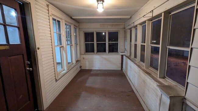 Photo - Charming 3 bedroom/1 bath home in the heart of Akron!