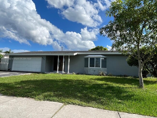 Building Photo - 9710 Sunset Strip Rental