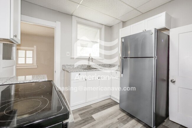 Photo - 1735 Joffre Ave