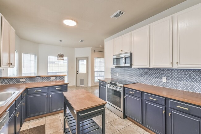 Photo - 10909 Redbird