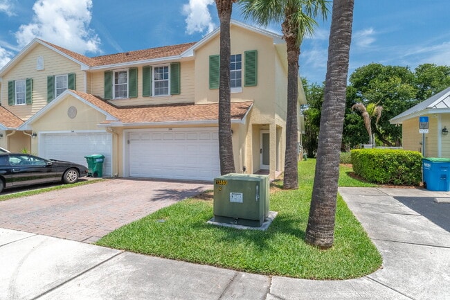 Building Photo - Beautiful 4 bedroom townhome in Oak Park! Unit 306