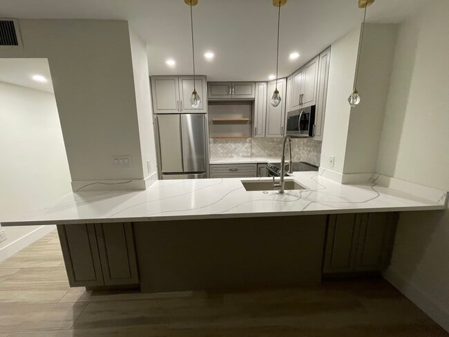 Kitchen - 1831 NE 38th St Unit Coral Lake Tower