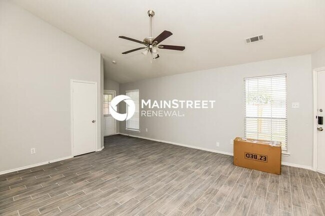 Photo - 3 Bedroom Pet-Friendly Home in Crowley, TX with Main Street Renewal
