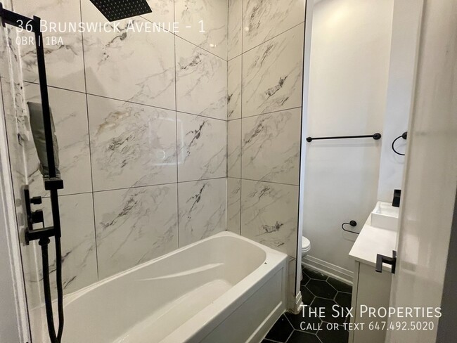 Building Photo - Brand New Bachelor Apartment in the Heart of Downtown Unit 1