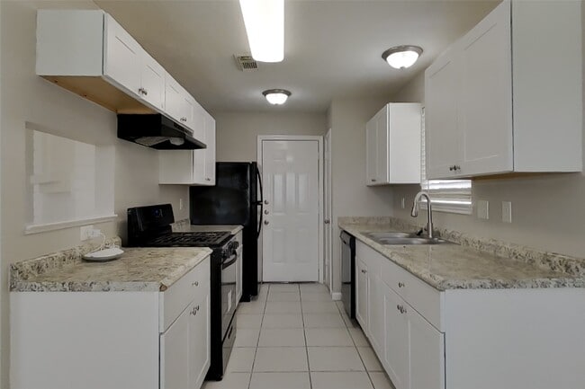 3446 Edgecreek Dr