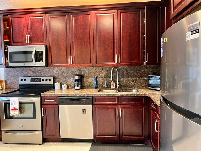 Photo - 6787 Via Regina