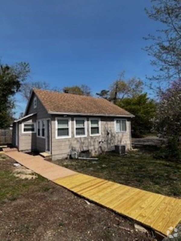Building Photo - 3 Larboard St Rental