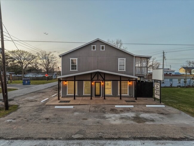 Photo - 114 Grand Ave