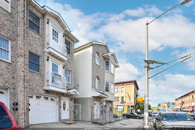 Building Photo - 499 Ocean Ave Unit 2