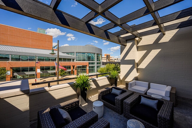 Photo - 423 W College Ave Unidad 203