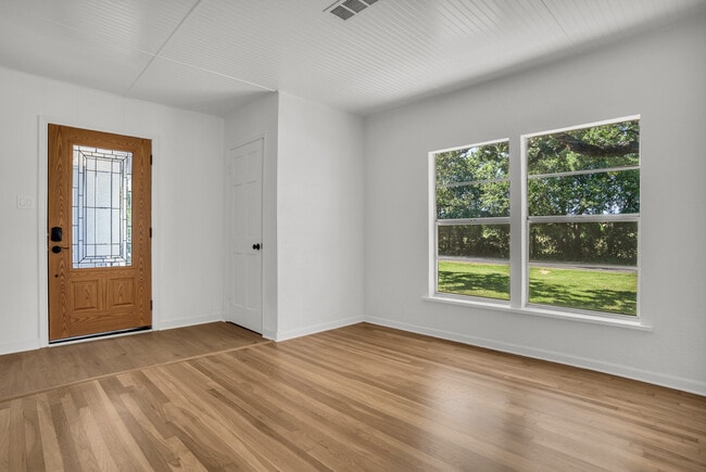 Photo - 1403 Harpole Rd E