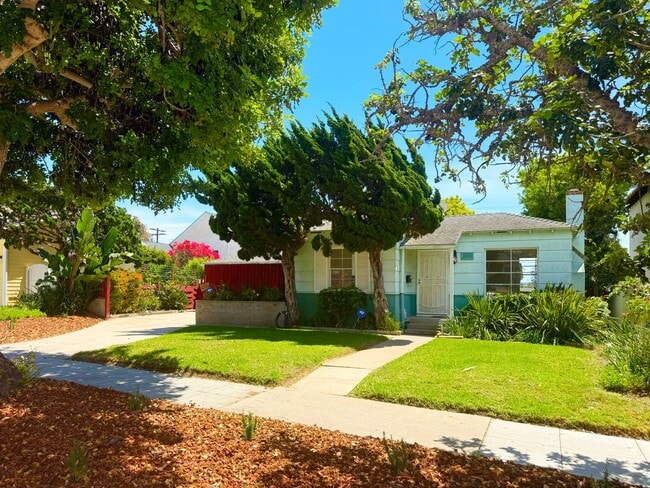 Building Photo - Welcome to Pacific Beach Coastal Living – 3BR/2BA Home