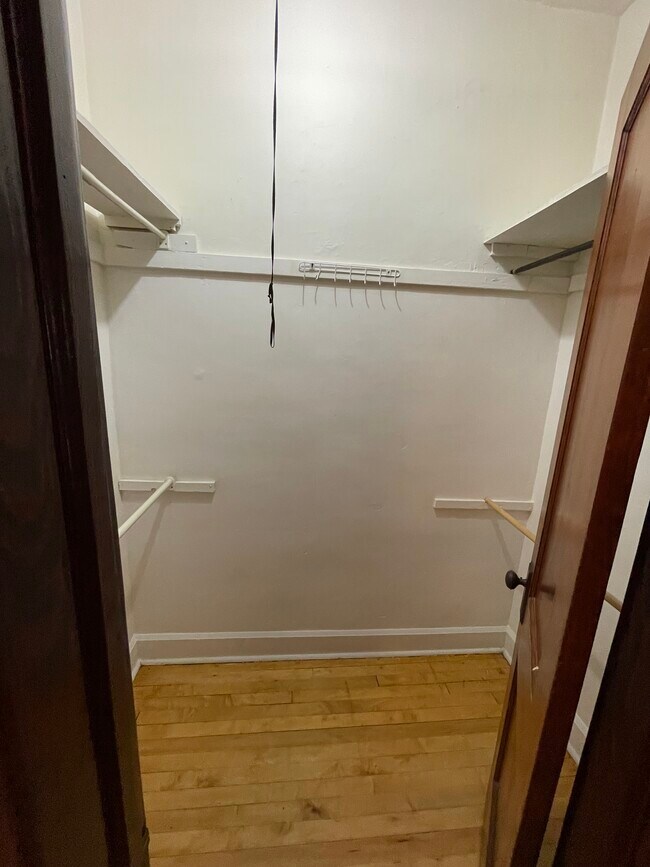 Closet - 4350 S Rockwell St Unidad 2