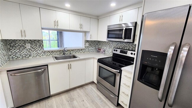 Building Photo - 10875 SW 112th Ave Unit 315 Rental