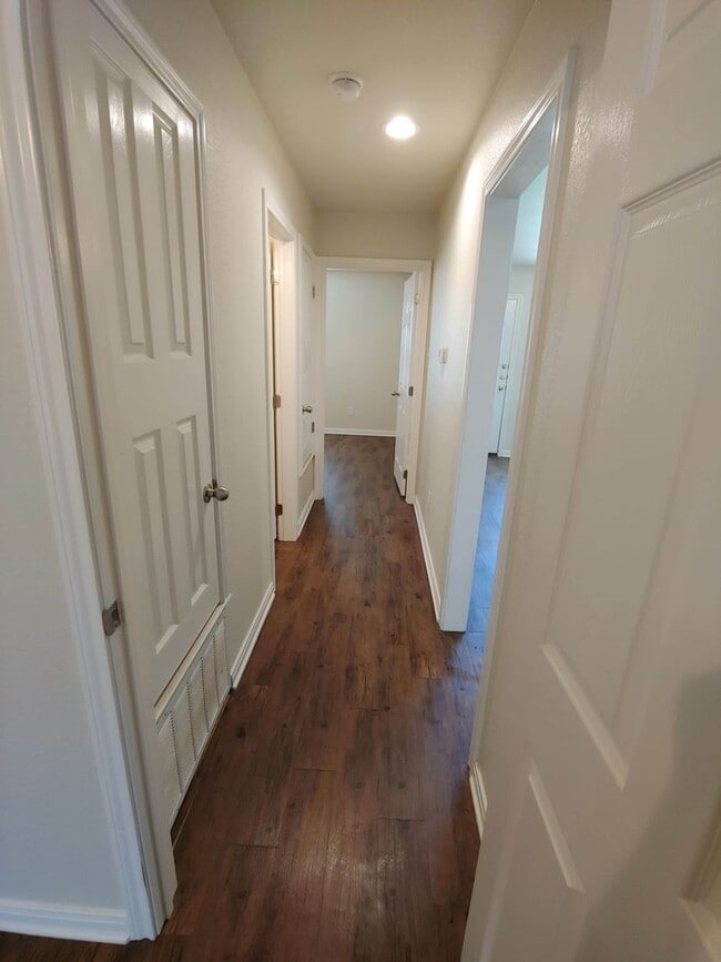 Photo - 228 Karem Cir