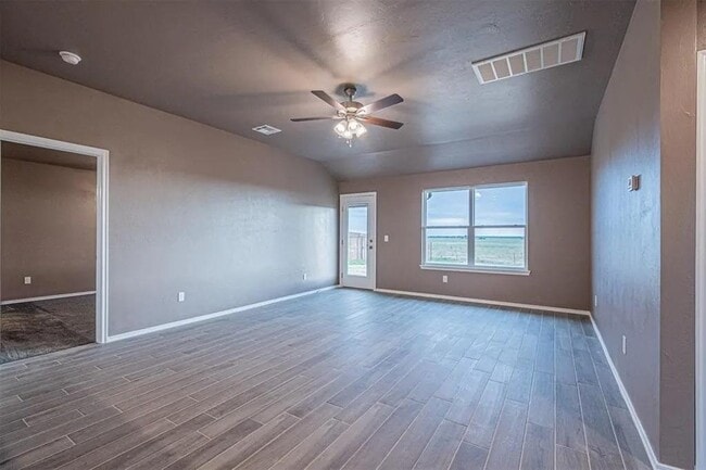 Photo - 1706 Highland Loop