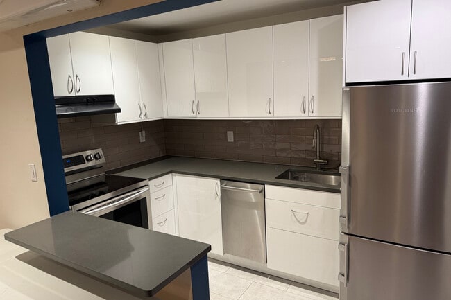 Photo - 162 W 81st St Townhome