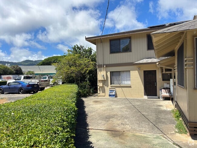 Building Photo - 2820 Kaimuki Ave Unit Back Upstairs Rental