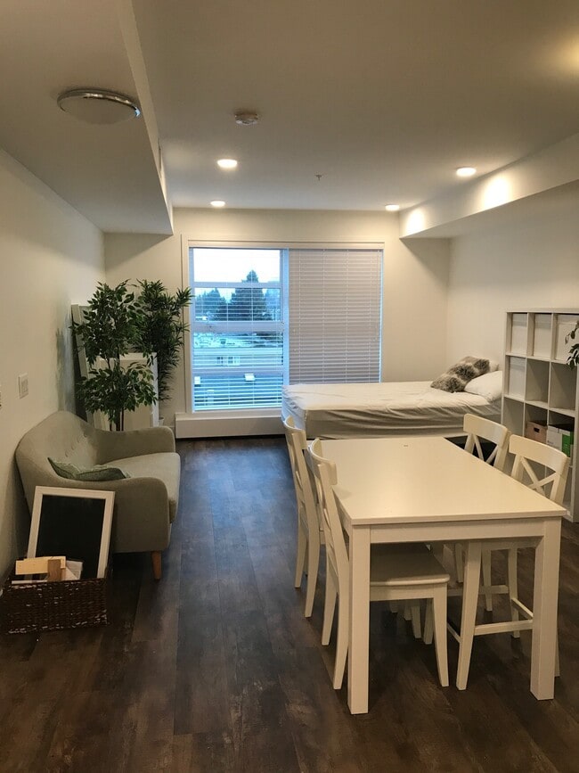 Photo - Large, Bright West Facing Studio Unit 503