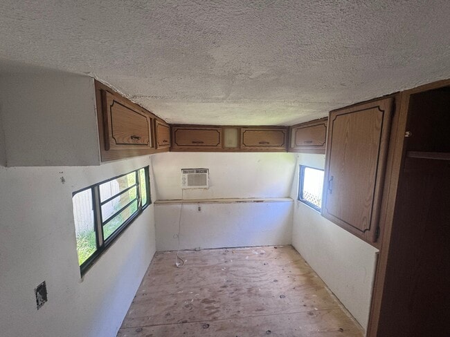 Photo - 4115 Aurora Rd