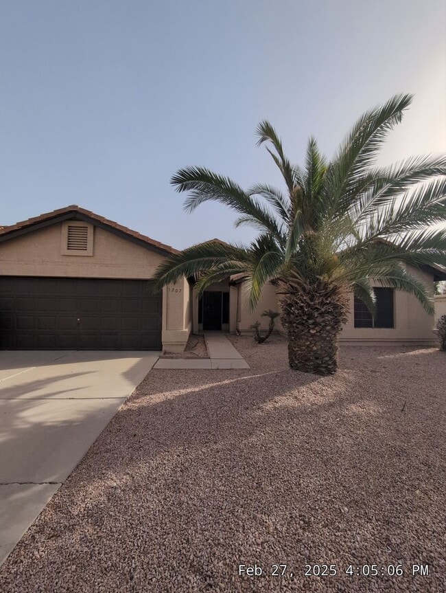 Building Photo - Welcome to your new cozy, immaculate and spacious home!
