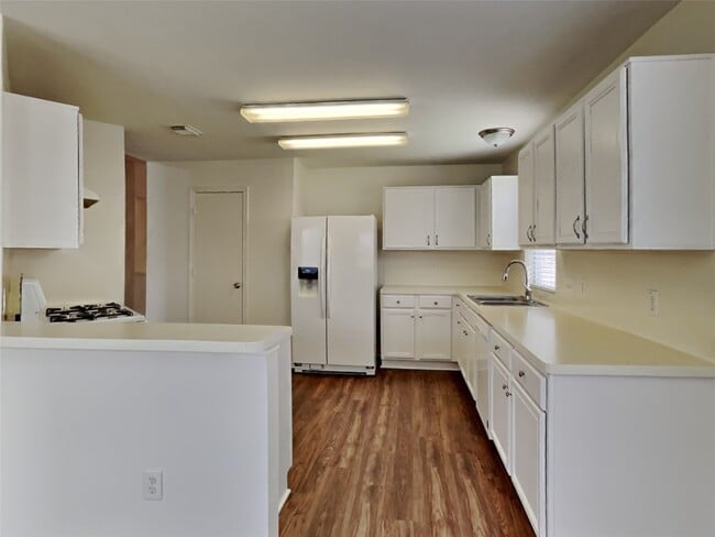 Photo - 2114 English Green Way