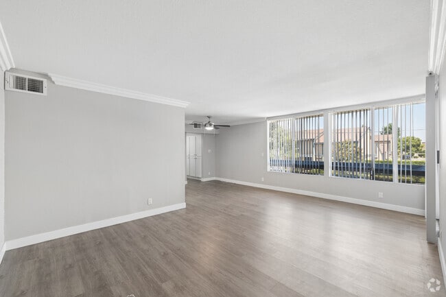 2BR, 2BA - 900SF - Living Room