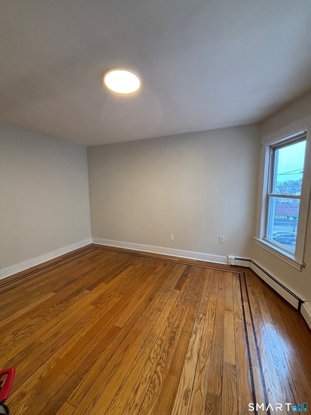 Photo - 2395 Main St