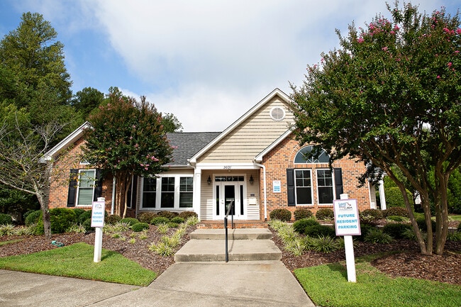 Laurel Bluff Apartments and Townhomes