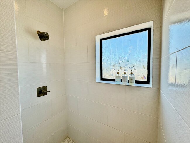 Photo - 1914 Blodgett St Unit C