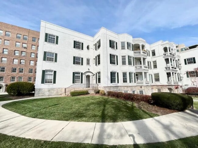 Photo - White Manor