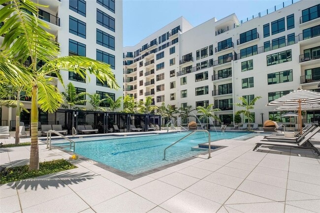 Building Photo - 1991 Main St Unit Links B1 PH