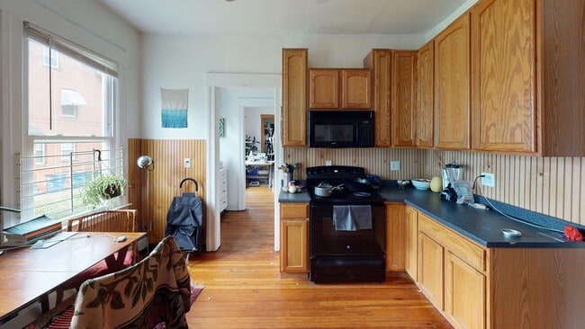 Building Photo - Spacious 2BR on Science Hill | Huge Kitchen & Living Area | Near Yale Unit 2 (1st Fl)