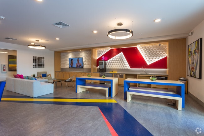 Co/Mingle Clubhouse
