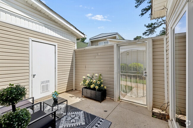 Townhome - 3BR, 2BA - 1,222SF - Patio