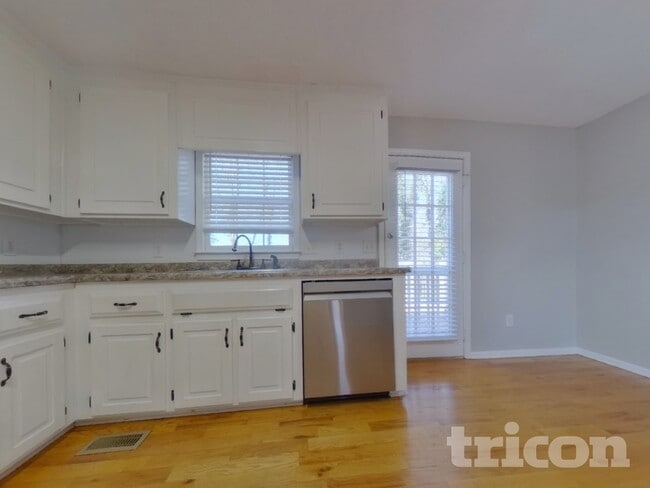 Photo - 27 Bramblewood Point SW