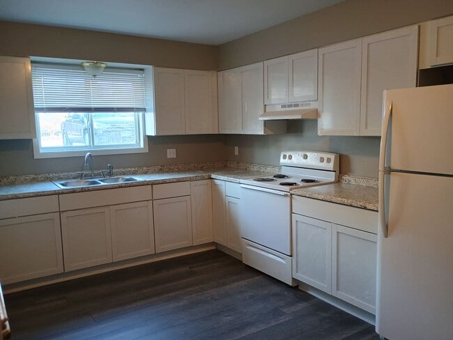 Building Photo - 1 Bedroom 1 Bath in Owatonna Unit LO3rd-104