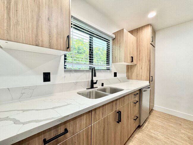 Photo - 412 Brooks Ave Unit B