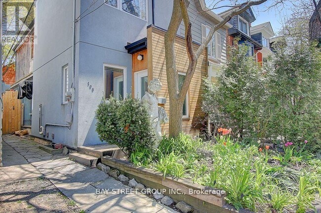 Photo - 105 Massey St