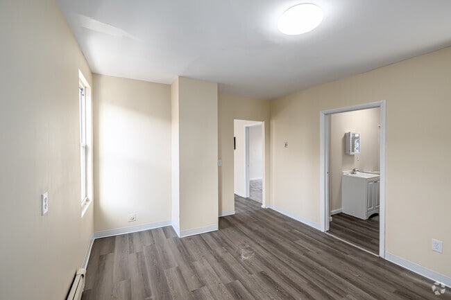 3BR, 1BA - Kitchen