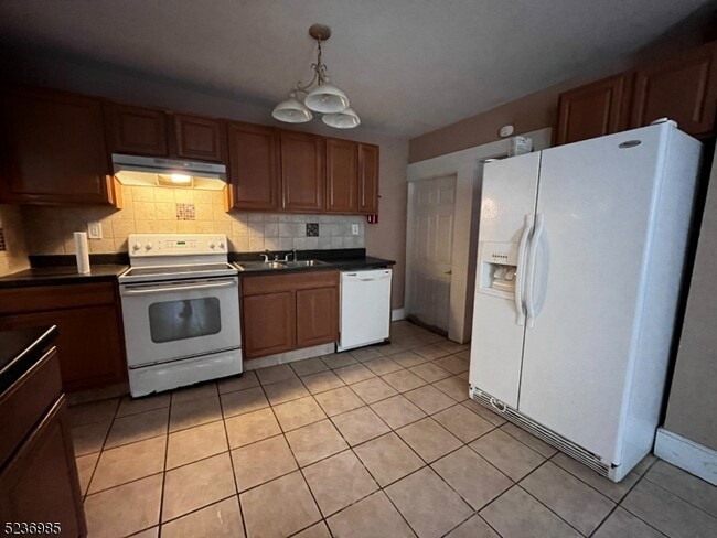 Photo - 68 Clove Ave