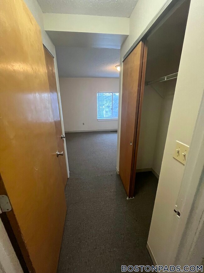 Photo - 152 N Beacon St Unidad A3