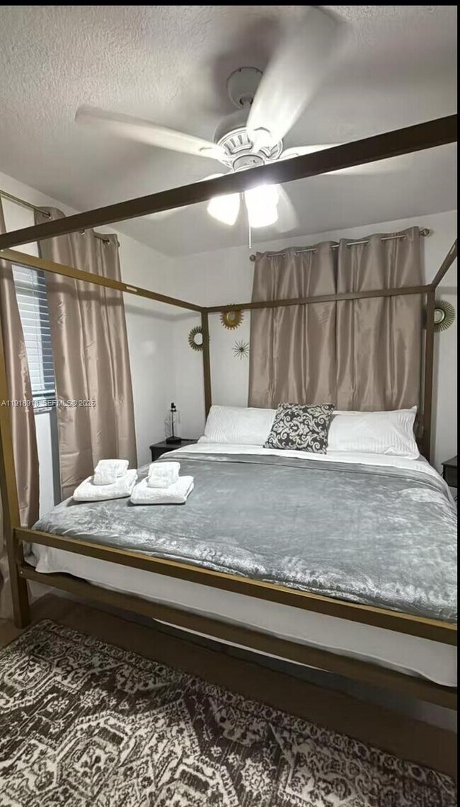 Photo - 910 SE Ocean Ave