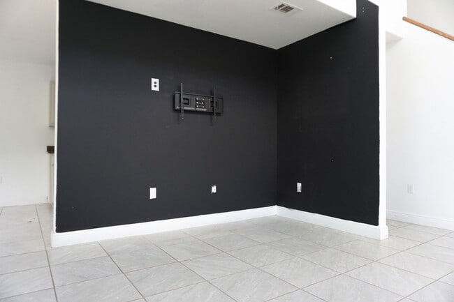 Photo - 127 Bronze Cir