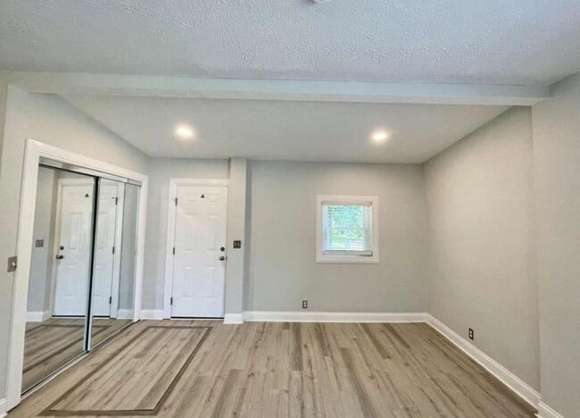 Photo - 549 Rawlings St