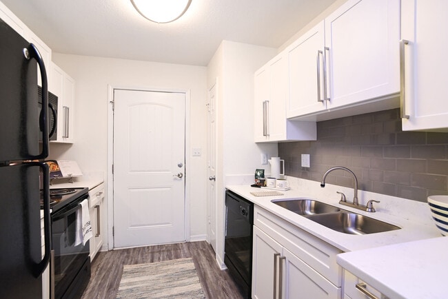 4BD, 4BA - Townhome - Kitchen