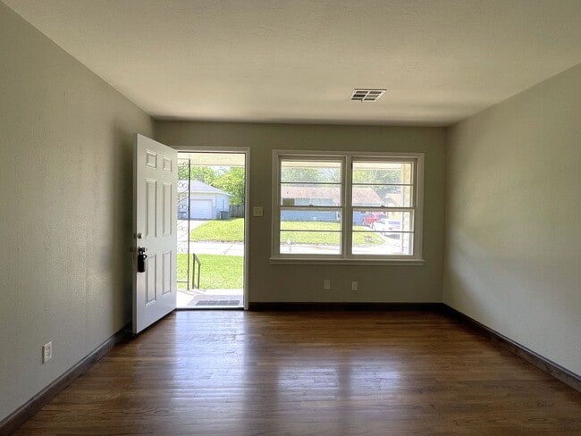 Photo - 1101 Sycamore Dr