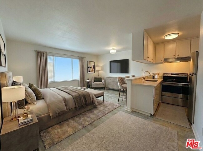 Building Photo - 5805 W 8th St Unit 311