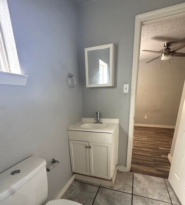 Photo - 7018 1/2 Avenue F Unidad 3