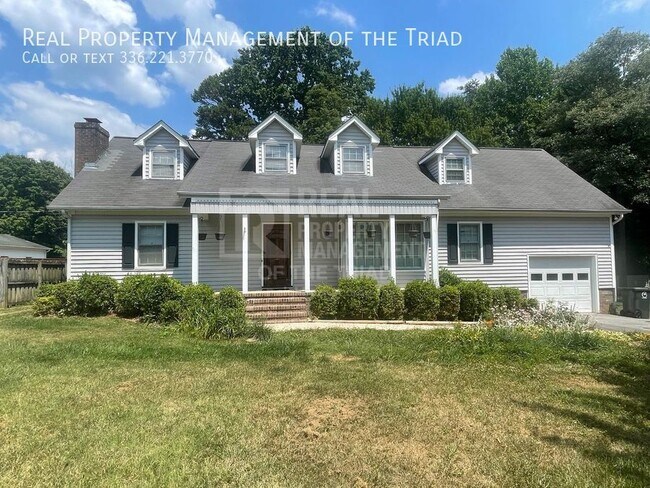4 Bedroom, 2 Bath Single Story Home in Gre... - 4 Bedroom, 2 Bath Single Story Home in Gre...